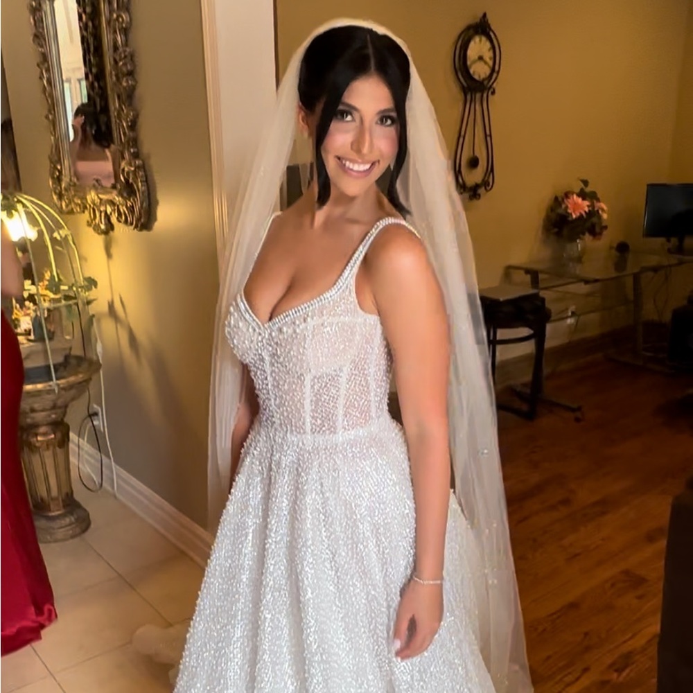 Berta wedding gown! Pearls and sparkles! - Picture 4 of 5